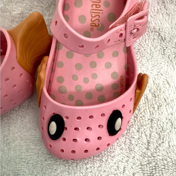 Mini Melissa Fish Crocs - Picture 3 of 12